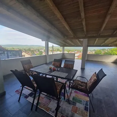 Lägenhet Apartman Ika *