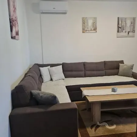 Lägenhet Apartman Ika *